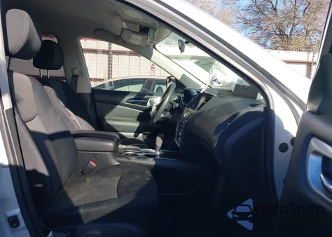 2018 Nissan Pathfinder S z USA, uszkodzony, nr VIN 5N1DR2MN3JC628185